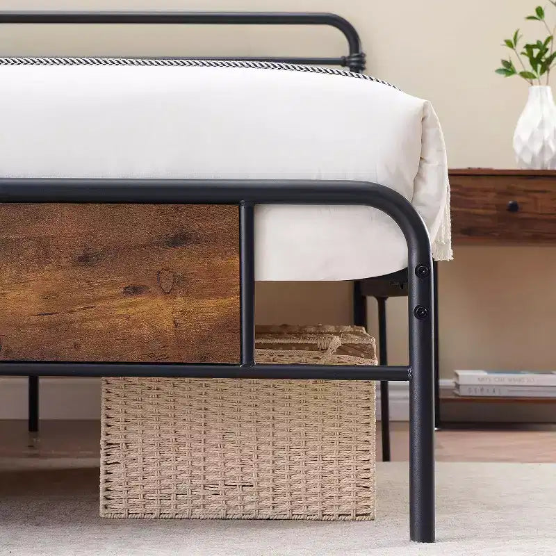 Telaio Letto Matrimoniale Queen Size con Testiera in Legno e Doghe Metalliche
