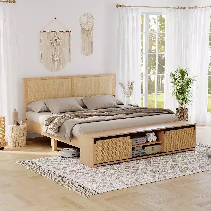 Letto a piattaforma in rattan Full Size con mobili contenitori