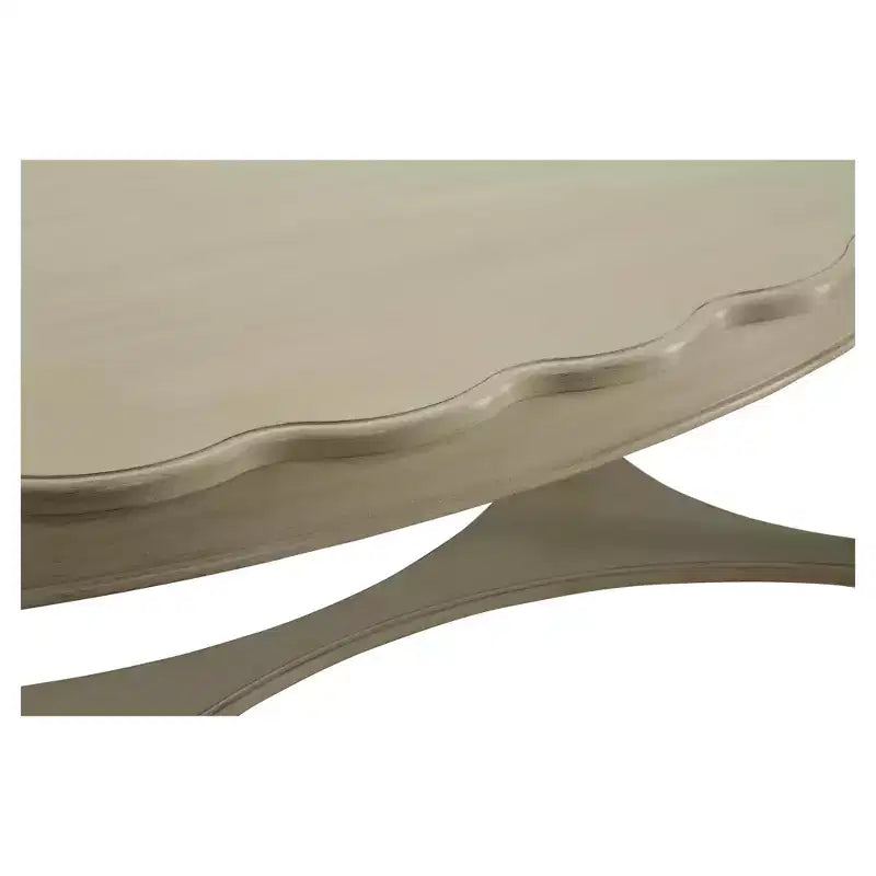 Tavolino ovale Off-White con gambe in legno intagliato e ripiano inferiore