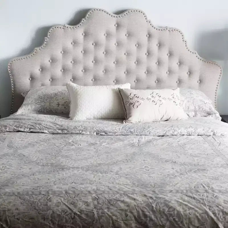 Testiera imbottita con bottoni decorativi – Beige