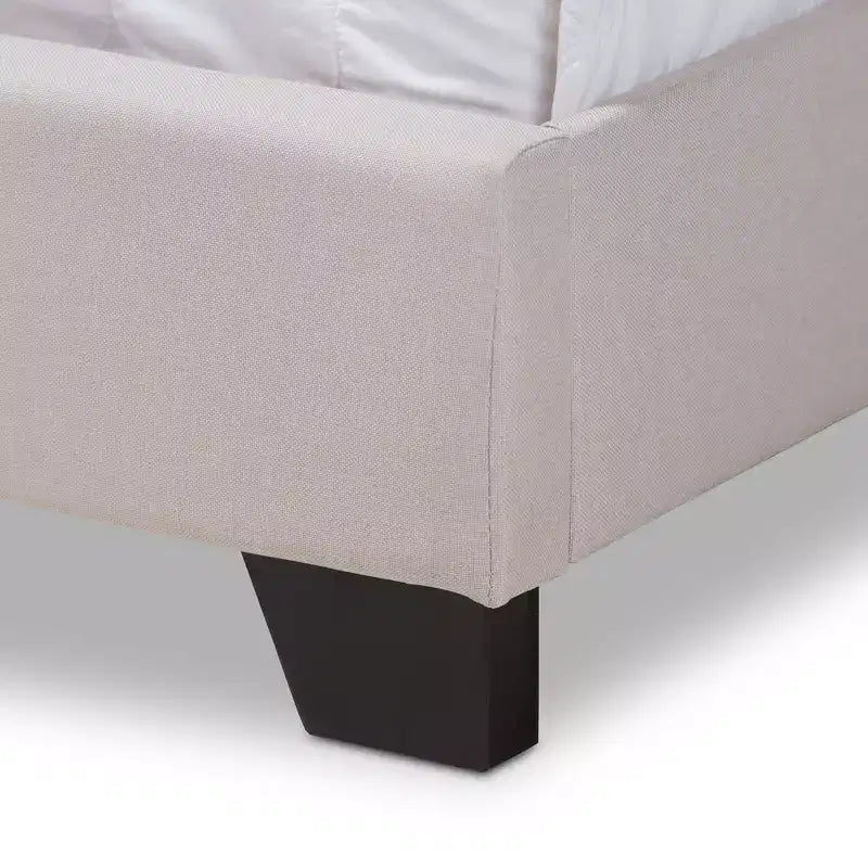 Letto imbottito King Size con testiera capitonné ad ali