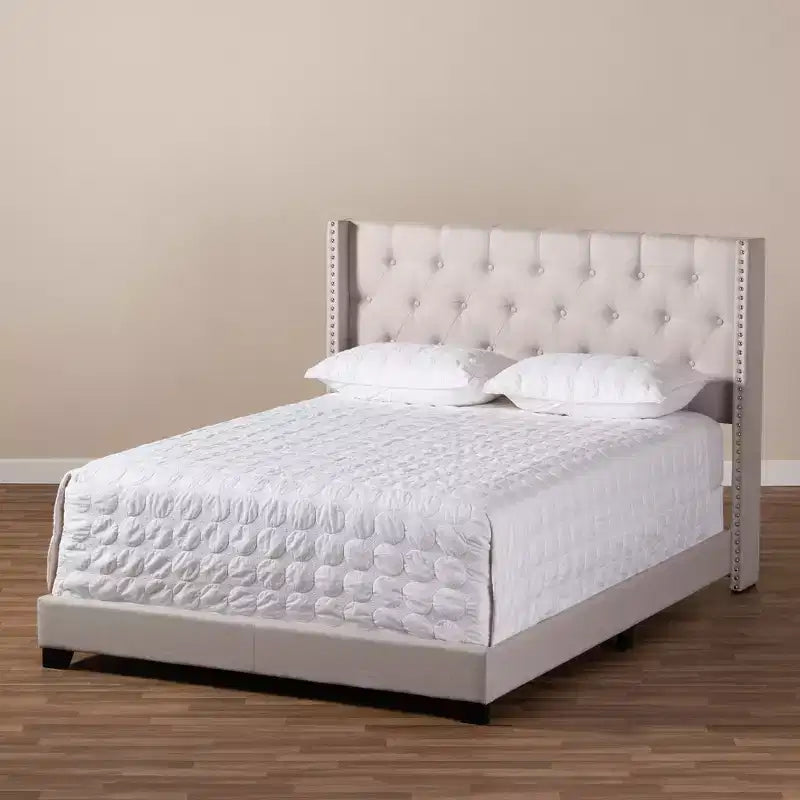 Letto imbottito King Size con testiera capitonné ad ali